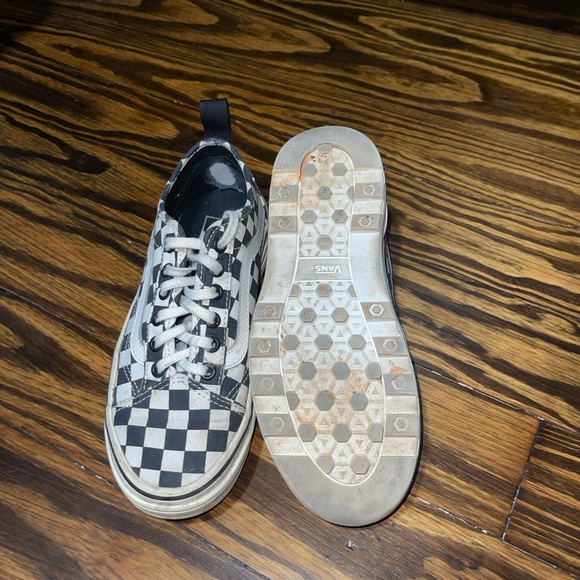 Vans - Picture 4 of 5